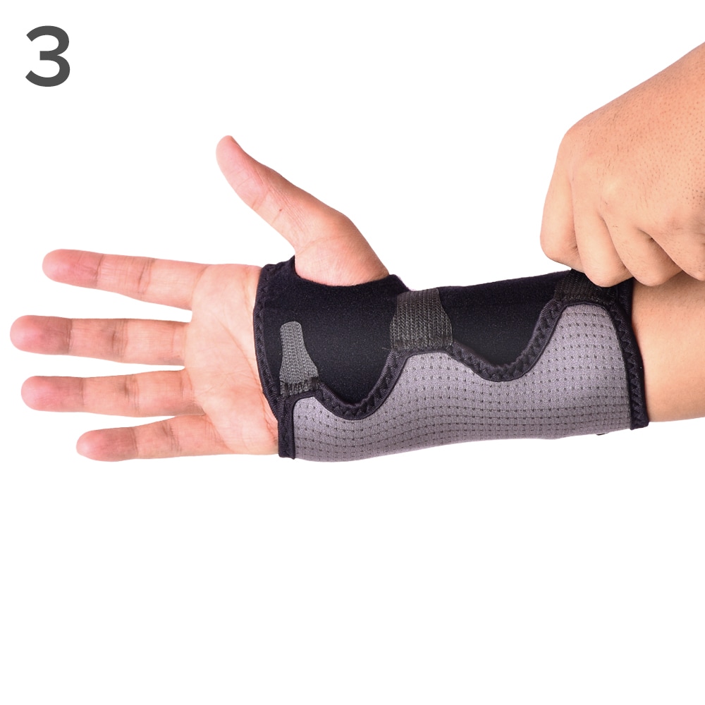 FUTURO™ Comfort Stabilizing Wrist Brace 10770ENR, Adjustable